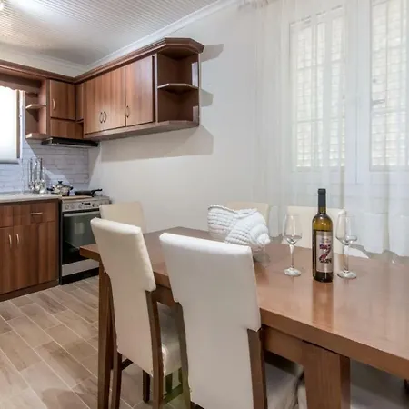 Pnoe Villa Pandokrátor